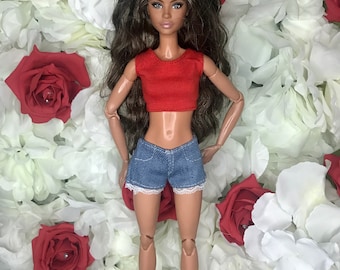 3-delige poppenbroekjesset. Jean shorts rode crop top en schoenen. Poppen zomerkleding. Poppen volledige outfit denim shorts voor poppen