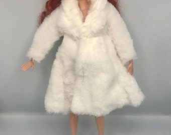 soft faux fur winter dolls coat  jacket. Fits a 12inch doll poppy Parker fashion royalty this coat is super soft to touch