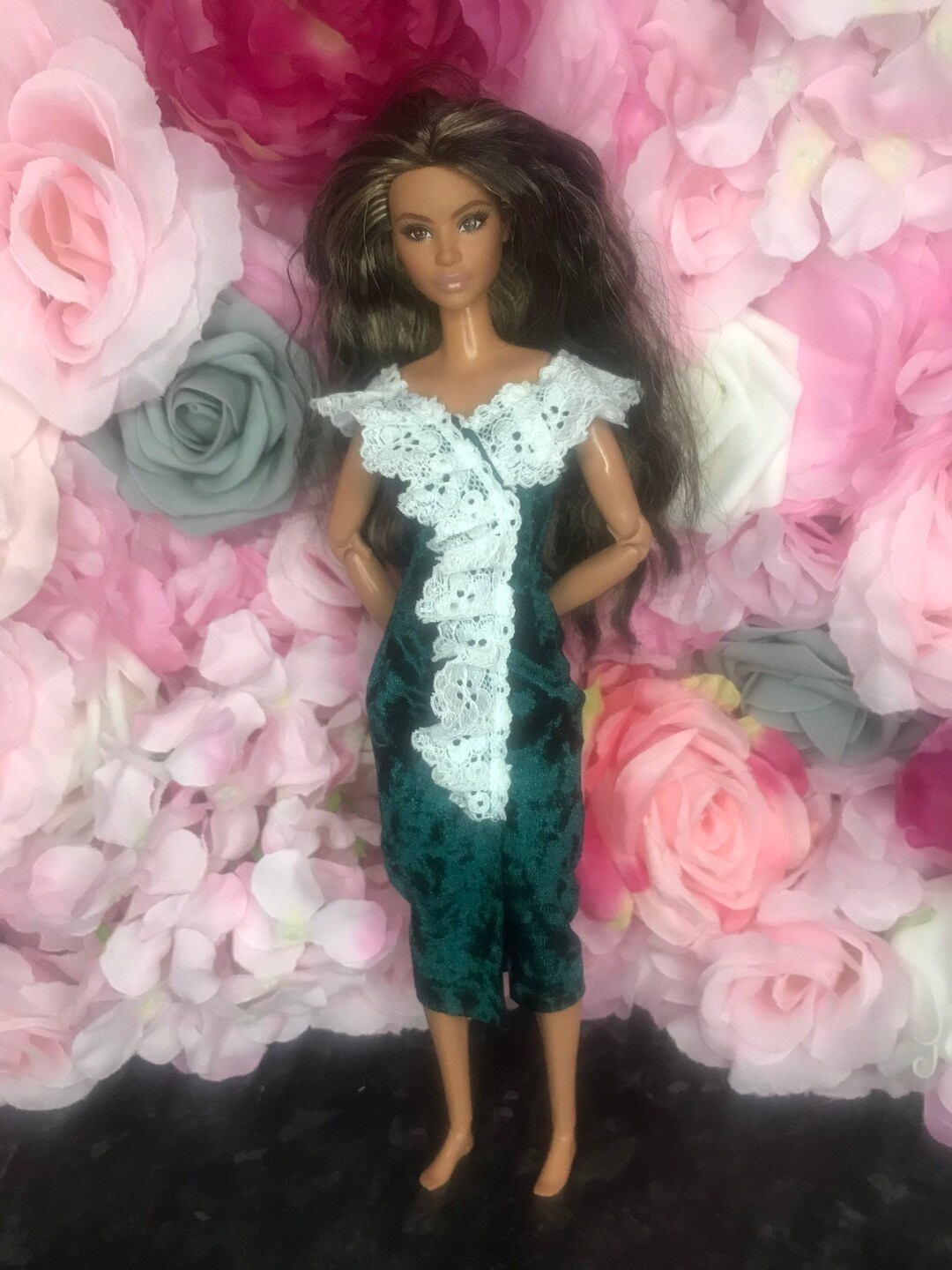 chinese dress ladies Paper Dolls Wedding Dress up with Coloring versions: Bridal fashion,  Wedding dresses, Groom's outfits and Bridesmaids dresses with 6 cut-out  paper ... game for brides to be. (Paper Dolls Books): Abonyi-Patak,  Hajnalka: main image 1