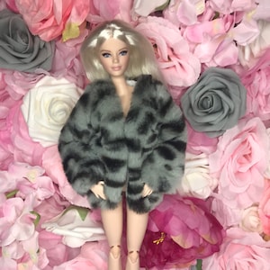 Luxury grey leopard print soft faux fur winter dolls coat  jacket. poppy Parker fashion royalty this coat is super soft to touch