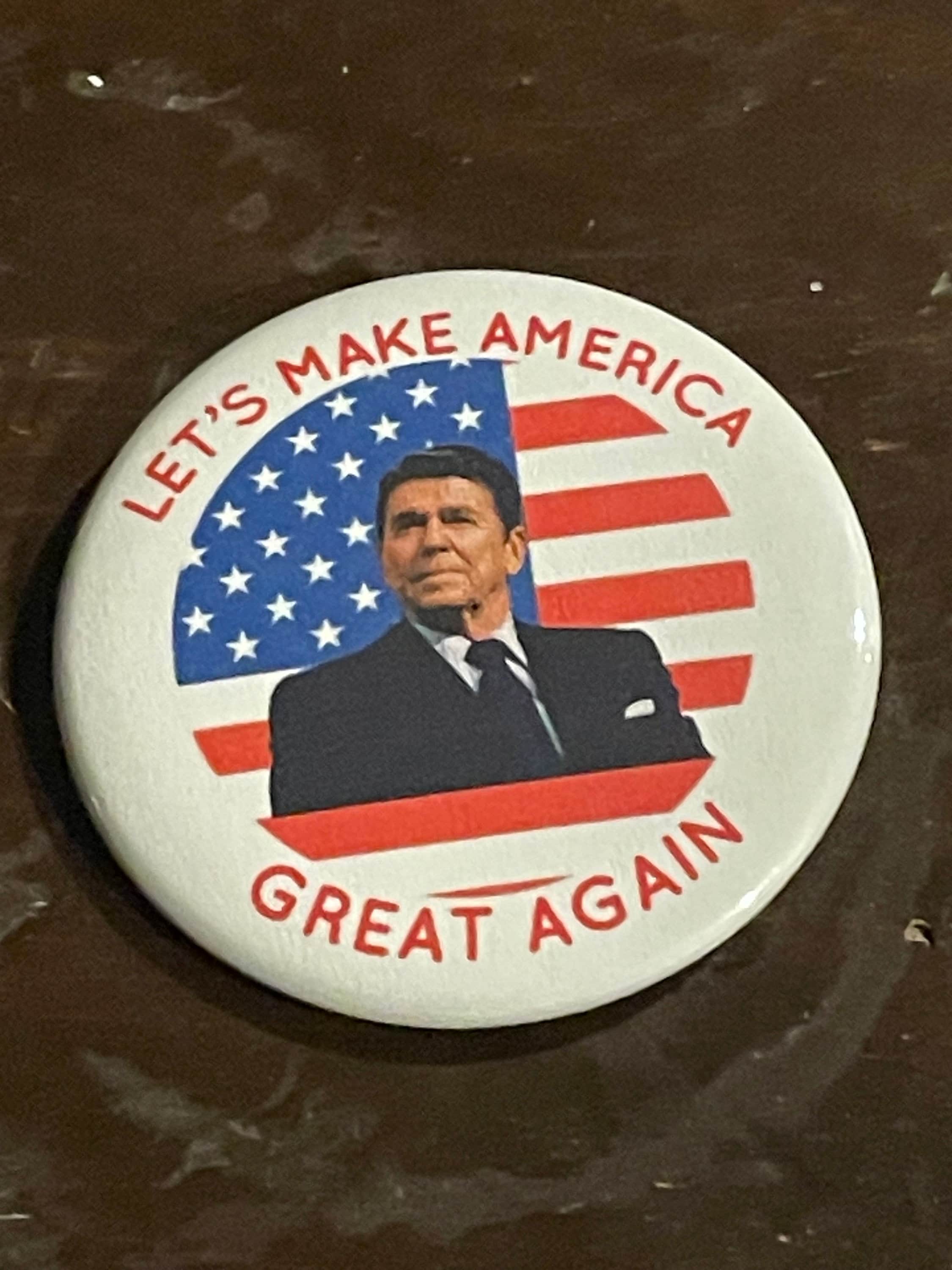 Ronald Reagan “let's Make America Great Again” - 2 1/4 Pinback Ronald Reagan “let's Make America Great Again” - 2 1/4 Pinback