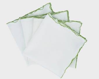 Pedido personalizado para D. D.: 100 servilletas de lino blanco con bordes de volantes verdes y 100 servilletas de cóctel.
