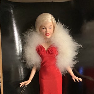 Beautiful Marilyn Monroe 1983 World Doll Made in USA 18” NIB Certificate of Authenticity **FREE Shipping***