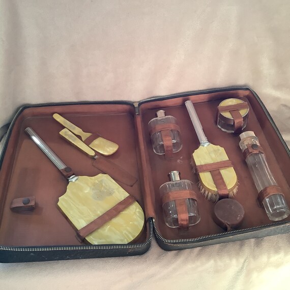 Vintage Antique Leather Grooming Travel Kit Beaut… - image 4