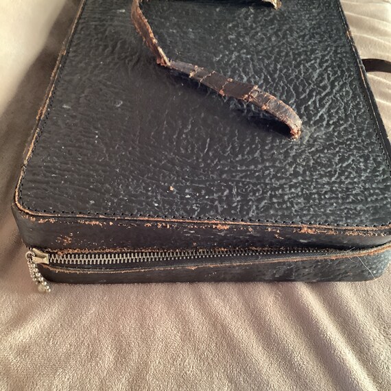 Vintage Antique Leather Grooming Travel Kit Beaut… - image 7