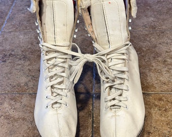 Vintage 1960’s Ice Wing Women’s size 9 Leather Ice Skates Steel Shank Arch Support With Basco Skate Scabbard