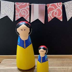 Snow White Inspired Peg Dolls, Princess Play, Disney Inspired Peg Doll, Peg People, Peg Princesses, Peg Doll Play, Snow White Inspired