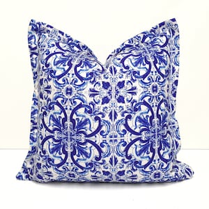 Italian Majolica Print Ruffled Pillow Cover - Sicilian Pillow Case, Blue White Swirl Majolica Tiles Throw Pillow, Italian Decor Cushion
