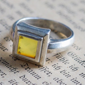 Vintage 925 Sterling Silber Modernist Ring mit gelbem Glascabochon, Größe 7,75