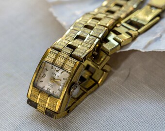 Vintage Desta 17 Jewels Mechanical Women Watch, Gold Plated Swiss 1960s Wristwatch