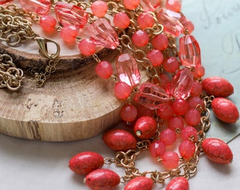 Collana vintage con perline rosa: catena spessa in lucite e color oro