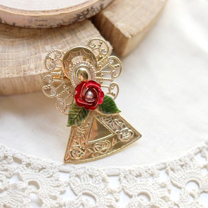 Ángel vintage en tono dorado con broche de rosa KC Kenneth Cole broche de ángel guardián Esmalte flor roja Broche de perlas falsas imagen 5