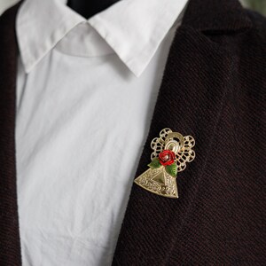 Ángel vintage en tono dorado con broche de rosa KC Kenneth Cole broche de ángel guardián Esmalte flor roja Broche de perlas falsas imagen 9