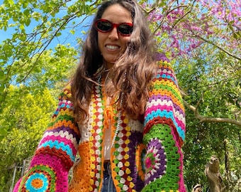 Bunte Boho Strickjacke | Gehäkelte Jacke | Regenbogen Strickmantel | Gehäkelte Patchwork Jacke | Regenbogen Farben Gehäkelte Strickjacke