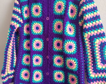 Cardigan all'uncinetto realizzato a mano, vivace cardigan quadrato della nonna, maglione da donna multicolore, stile Boho, regalo unico