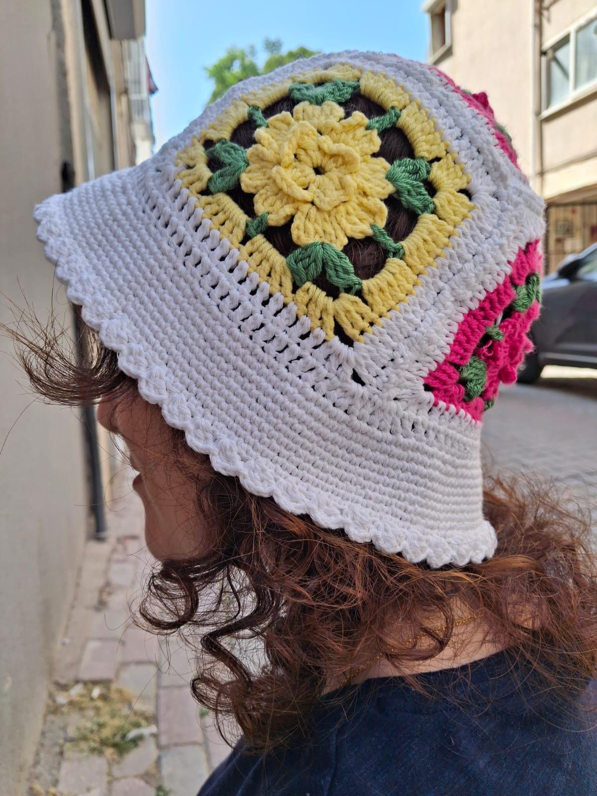 Vintage Knit Bucket Hat with Flower Design, 70% Acrylic 30% Cony Hair Cotton Amazon.com: Women Winter Knit 1920s Vintage Bucket Bowler  main image 3