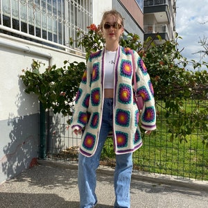 Handgefertigte Häkeljacke, Oma Quadrat Strickjacke, Bunte Damen Pullover, Boho Chic Strick, Häkeljacke, Patchwork Strickjacke Bild 8