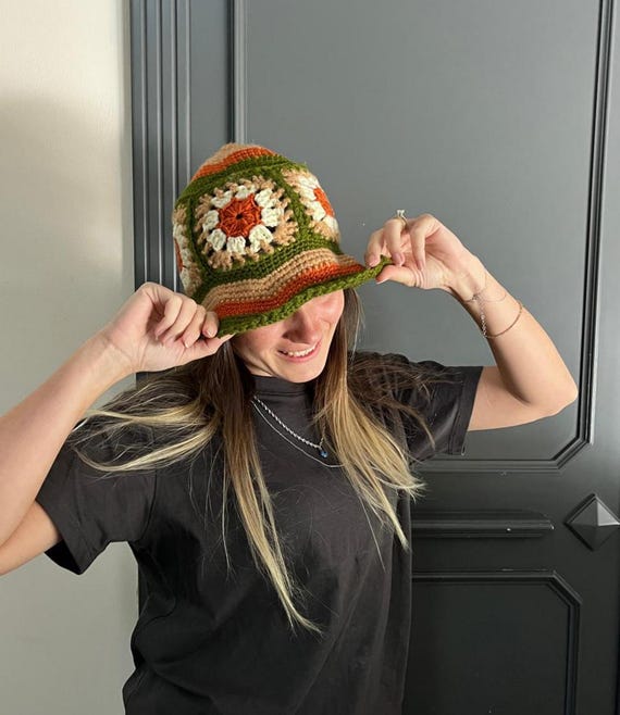 Retro Crochet Bucket Hat – Handmade Cotton Granny Square  display picture 3