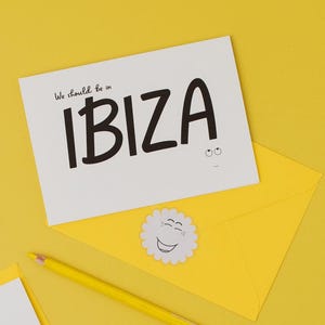 Carte de fête sarcastique sur le thème d'Ibiza pour les enterrements de vie de jeune fille, célibataires et anniversaires | Carte de voeux amusante fabriquée au Royaume-Uni