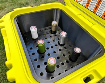 Bandeja de almacenamiento profunda Yeti Roadie 24 y soporte para vino