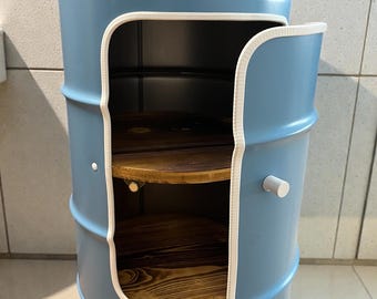 Individueller Ölfass-Beistelltisch mit Holzbrettern, nutzbar als Nachttisch, Minibar, Barschrank, Schrank oder Kaffeebar, Loft table barrel