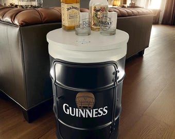 Mesa auxiliar única en forma de barril de aceite con tablas de madera, utilizable como mesita de noche, minibar, mueble bar, armario o barra de café, mesa tipo loft tipo barril.