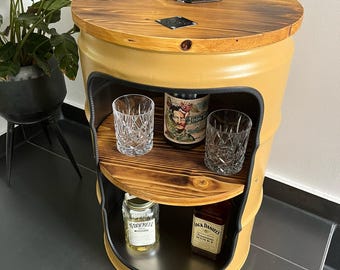 Individueller Ölfass-Beistelltisch mit Holzbrettern, nutzbar als Nachttisch, Minibar, Barschrank, Schrank oder Kaffeebar, Loft table barrel