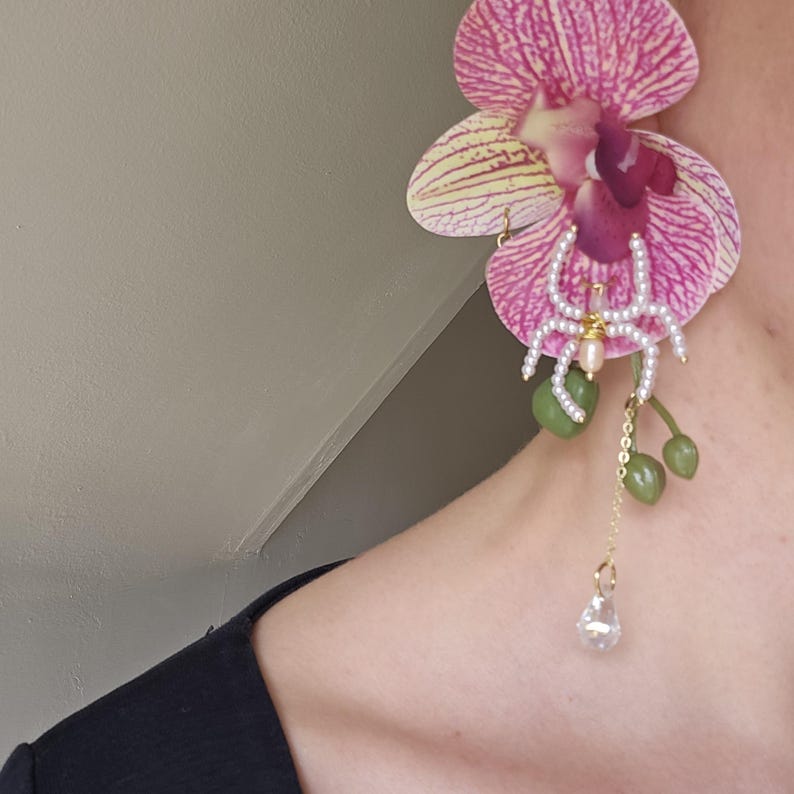 Ans Spiders Little Collection, Fake Orchids, Water Pearls