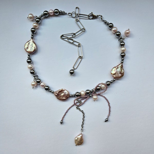 Collier choker, perles d'eau grade AAA, hematites, perles japonaises verre, métal inoxydable.