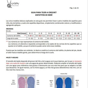 Puede incluir: Una tabla con instrucciones para tejer a crochet zapatitos de bebé. La tabla muestra el tamaño de los zapatitos en centímetros para diferentes edades. La tabla también muestra el tamaño del gancho de crochet a utilizar para cada tamaño. La tabla está en español.