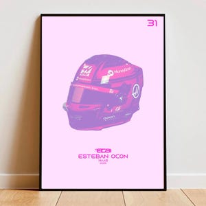 Op de afbeelding: Een roze en paarse poster met een Formule 1-coureurshelm erop. De helm is roze en paars en heeft nummer 31 erop. De tekst op de poster luidt "Esteban Ocon" en "Haas F1 Team".