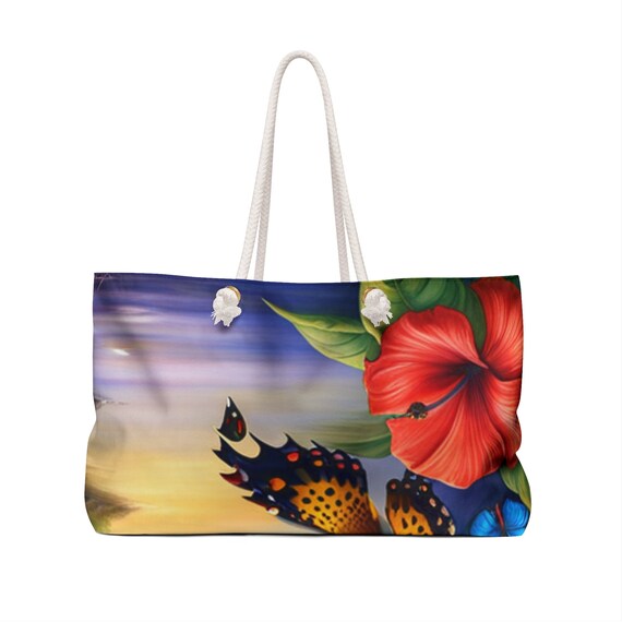 Explore in style with our elegant Weekend Bag - Spacious, Versatile and Adventure Ready.