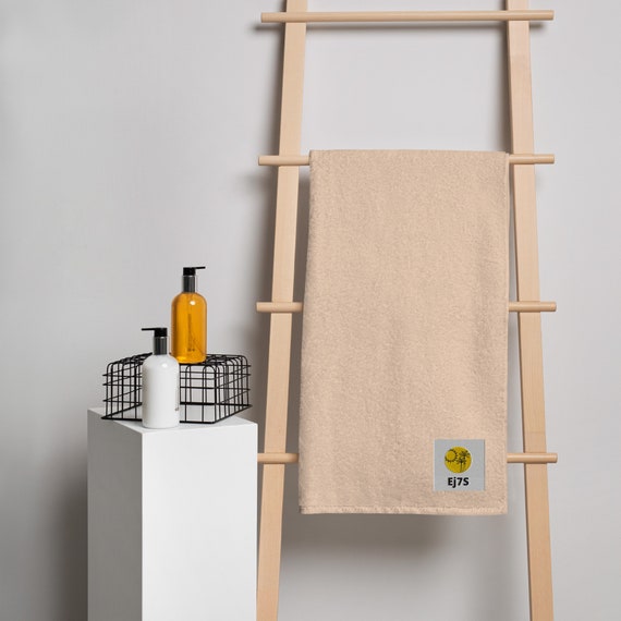 Large size bath towel made from combed Turkish cotton that is extra soft and plush, premium bath towel