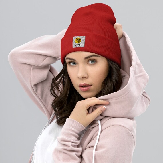Inexpensive cuffed hat, a comfortable and well-fitting hat. An essential accessory for your winter wardrobe.