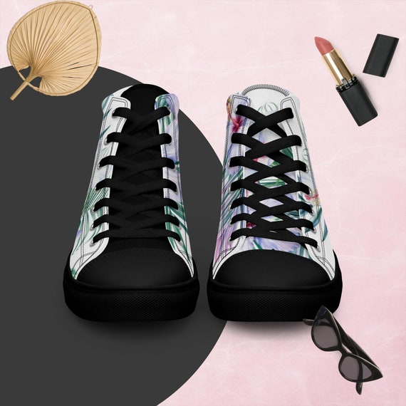 High-top canvas sneakers for women: casual elegance and optimal comfort. Get in style with these trendy shoes