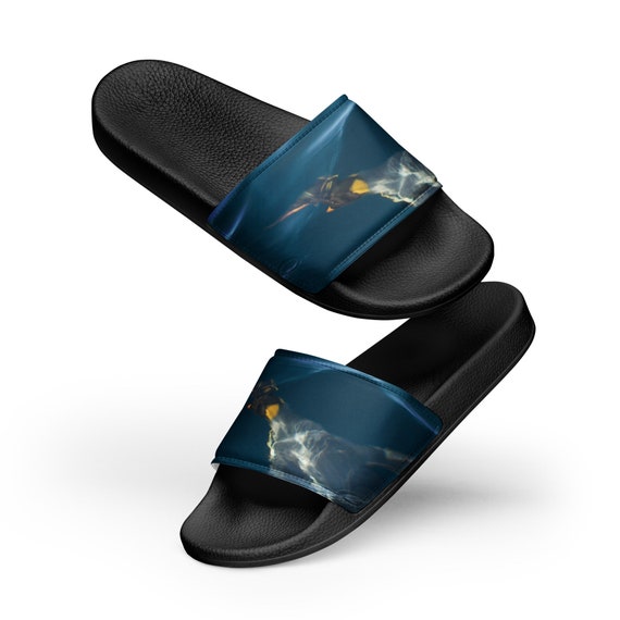 Men's slides - the padded top strap and textured sole - a great choice for this season's activities.