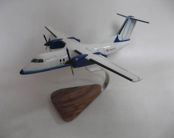 DeHavilland DHC-8 Dash-8 United Express Old Livery Airplane Aircraft Desktop Model