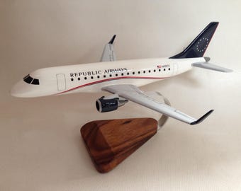 Embraer ERJ-170 EMB-170 Republic Airways Airplane Desktop Model