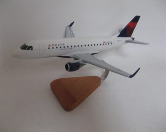Embraer ERJ-175 EMB-175 Delta Connection Airplane Desktop Model