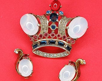 Vintage 1940's Trifari crown brooch and earrings