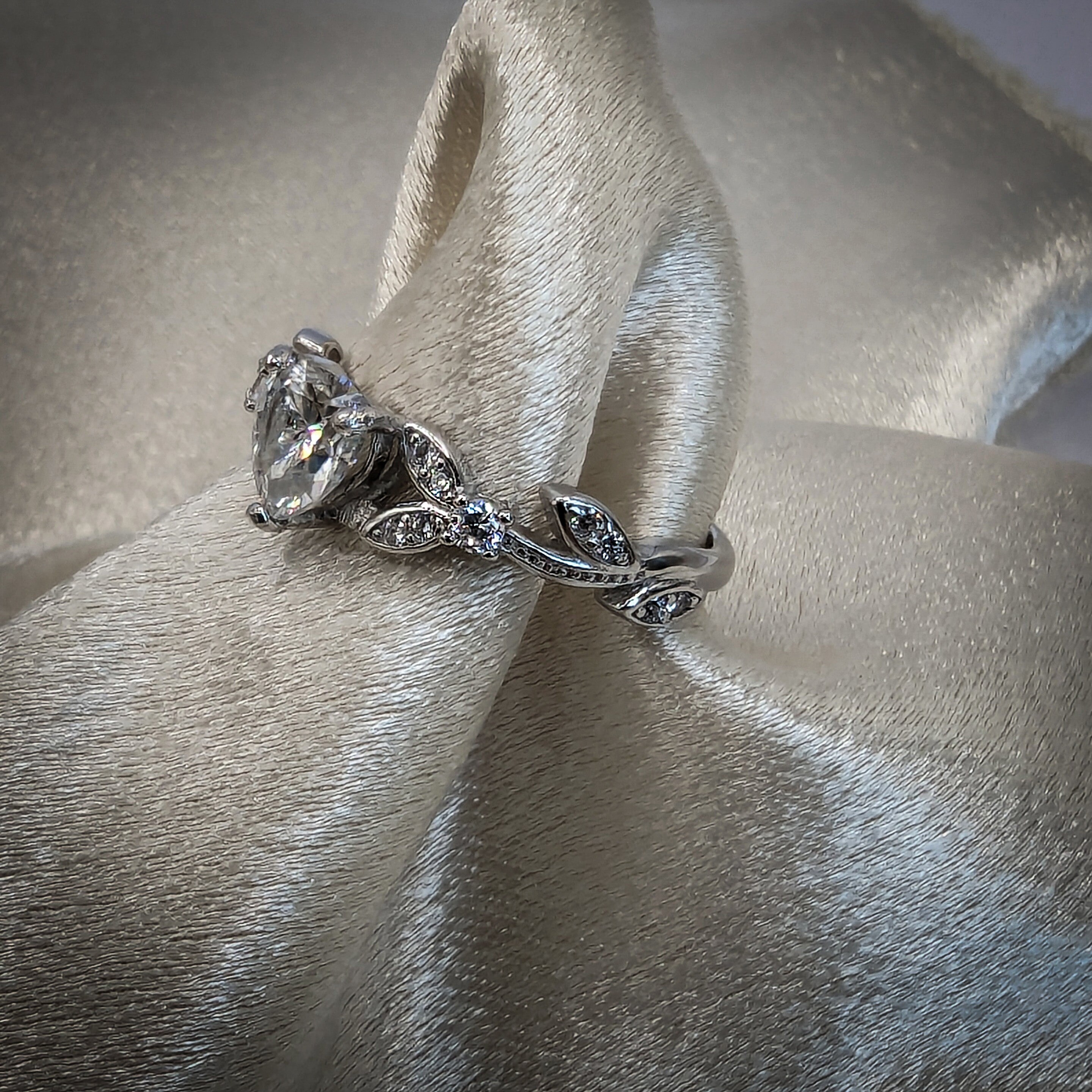 DIYA - Anillos De Boda De Compromiso De Moissanita De Corazón De 1 Quilate Para Mujer, Plata De Ley 925, Vástago Dividido, Promesa, Halo De Eternidad, Aniversario, Navidad, Día De San Valentín