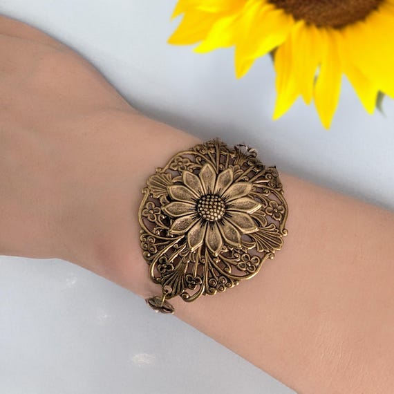 Vintage Brass Sunflower Bracelet – Floral Statement Cuff with Leaf Detail, Boho Nature Jewelry