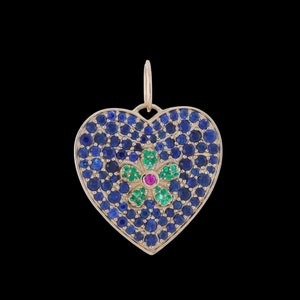Ciondolo con ciondolo a forma di cuore in argento 925 e oro con diamanti e smeraldo, splendido ciondolo a forma di cuore con diamanti blu, collana a forma di cuore con zaffiri di design fatta a mano, regali