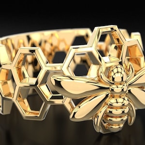 925 Sterling silver bee and honeycomb Ring, Gold Bee Ring, Honeycomb Bee Ring, Honeycomb Ring with Bee, Honey Bee Ring, Beehive Ring.