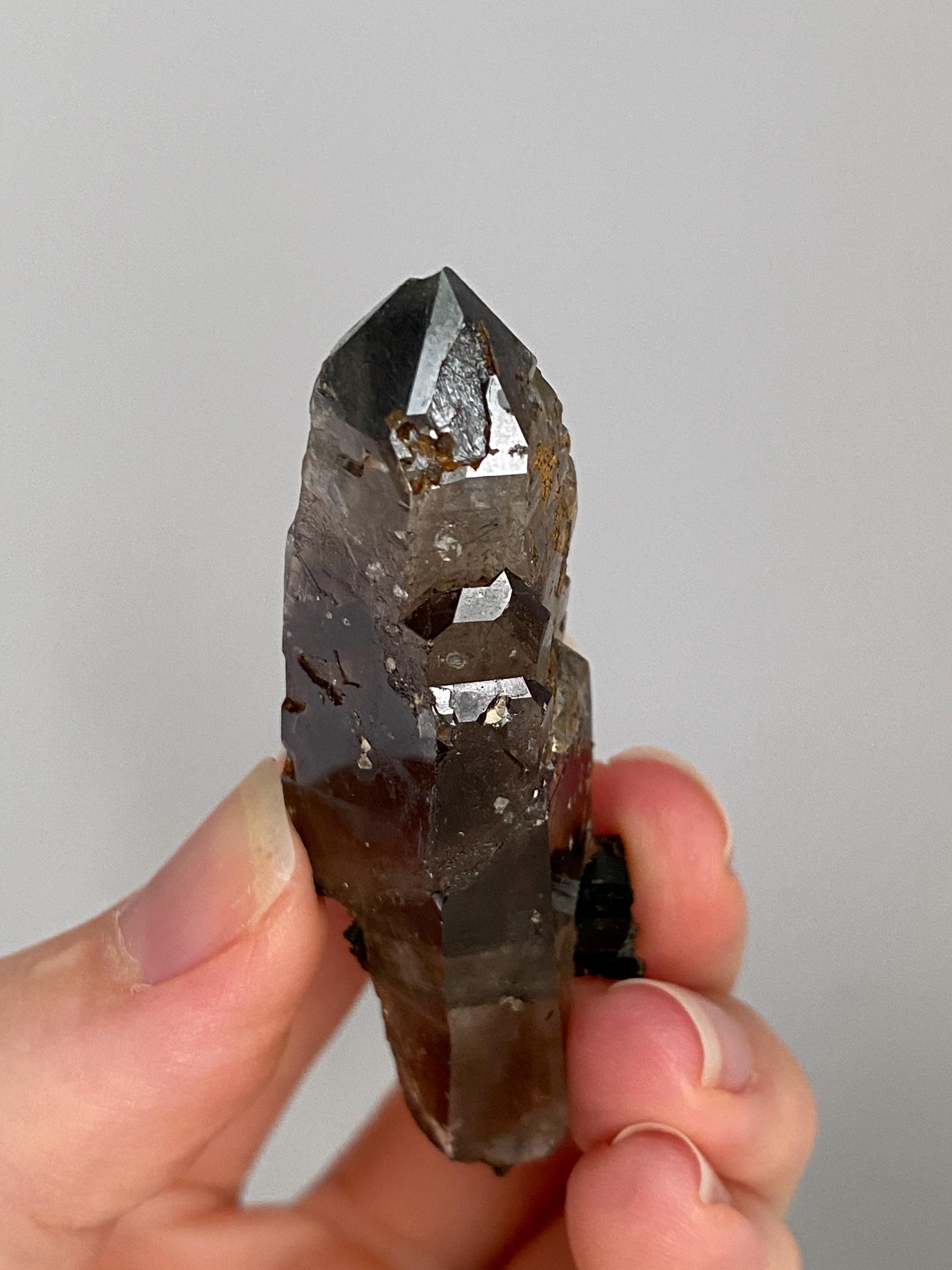 リーベカイトインクォーツ スモーキークォーツ マラウイ 鉱物標本 原石