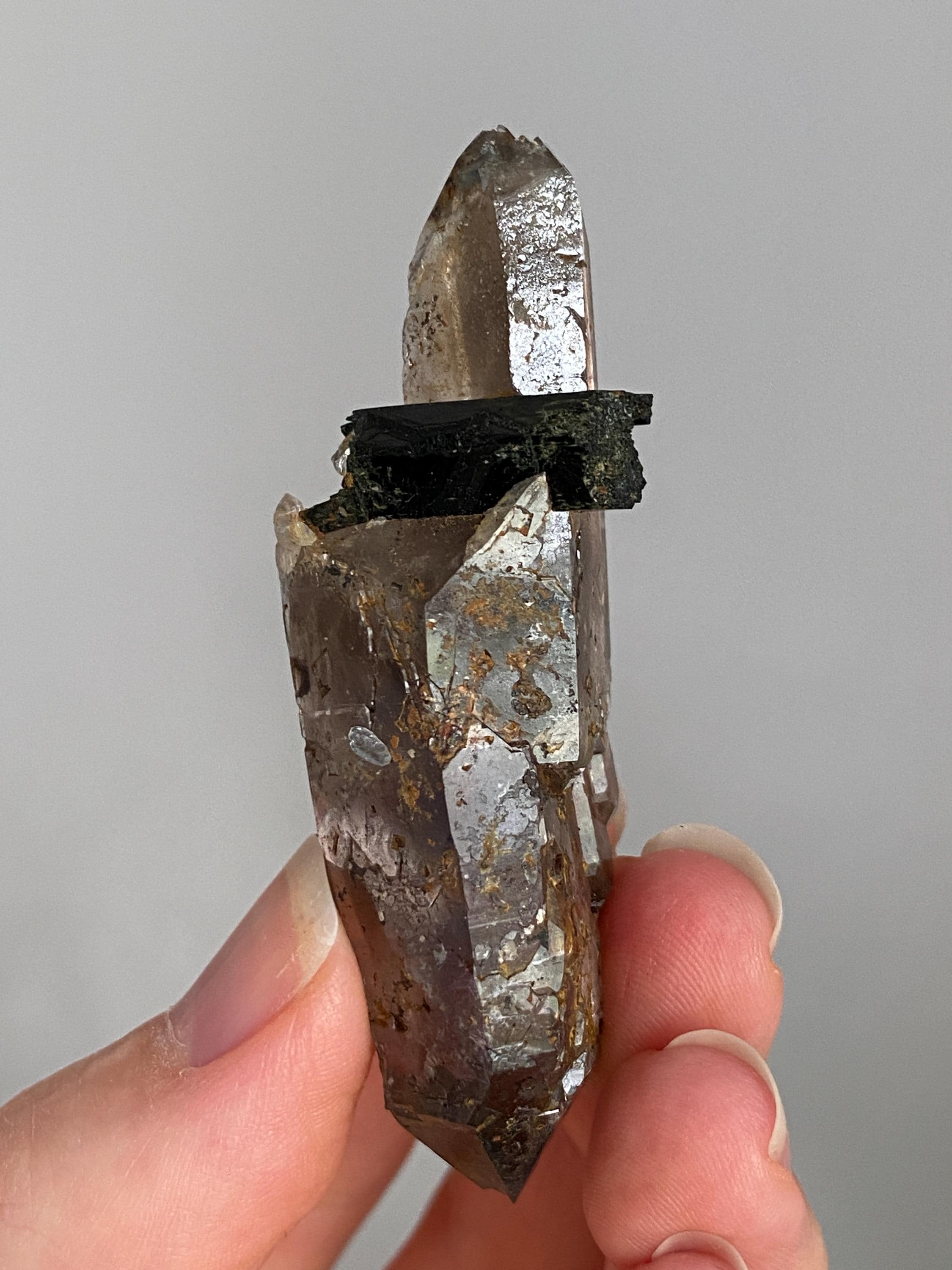 マラウィ産 リーベカイト マラウィ産 リーベカイト 希少なマラウイ産の両頭スモーキークォーツ