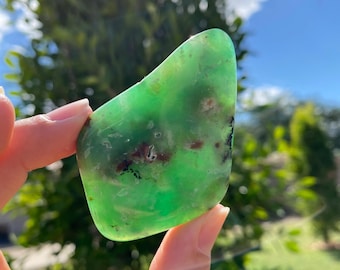 Australian Chrysoprase Palm Stones: Heart Chakra, Solar Plexus Chakra, Compassion