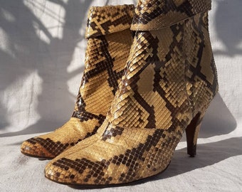 1980's Snake Skin ankle boots. SZ<36