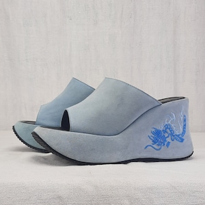 Y2K Slipper Slide haftowane sandały na grubej platformie Drangon