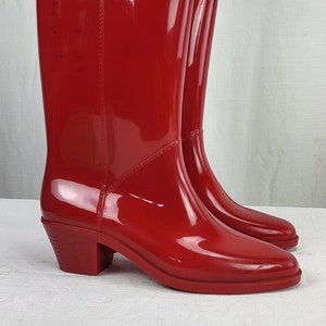 Rode rubberen regenlaarzen jaren 80 cowboy-westerse stijl